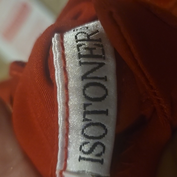 Isotoner Vibrant Red Gloves - Picture 4 of 5